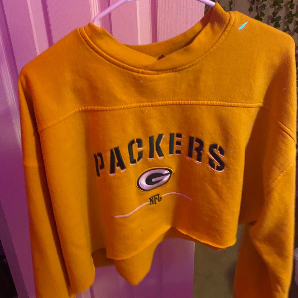 cropped yellow packers sweatshirt